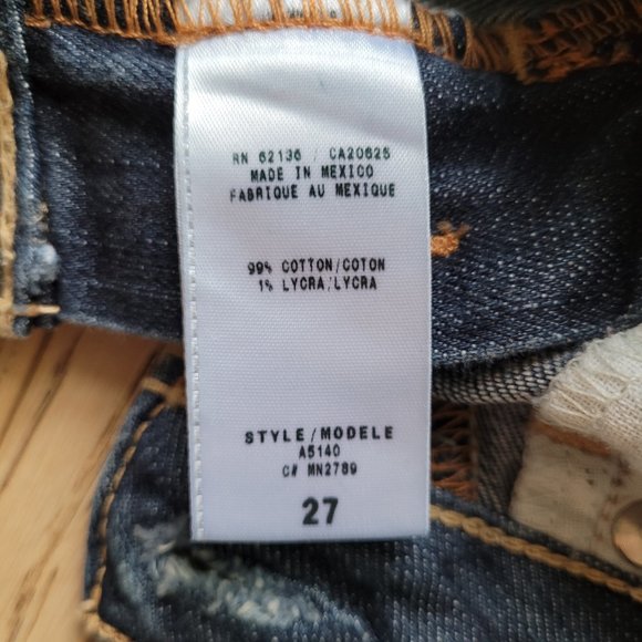 Guess Jeans - Crop- Excellent Condition - Size 27 - Picture 12 of 13